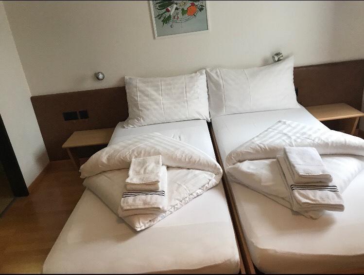 Hotel & Restaurant Stadthof 글라루스 외부 사진